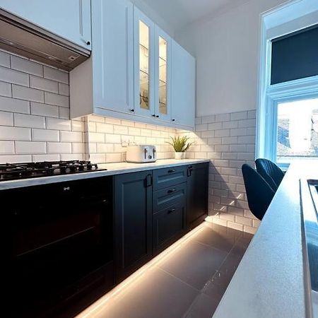 The Retreat - Large Luxury Apartment, Two Mins From Beach 伯恩茅斯 外观 照片