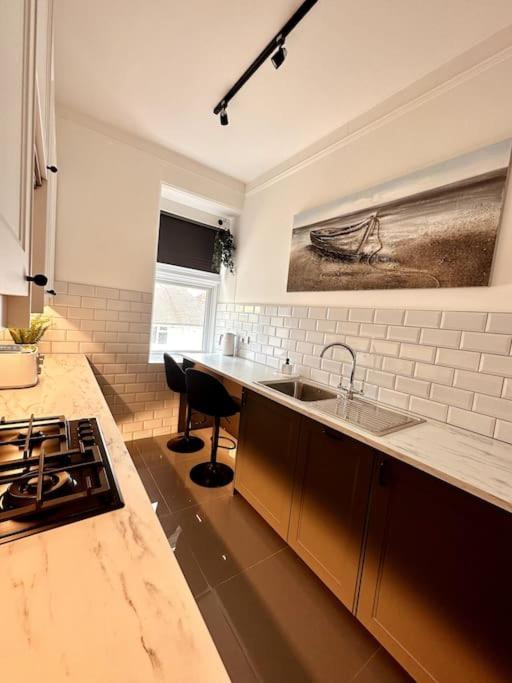 The Retreat - Large Luxury Apartment, Two Mins From Beach 伯恩茅斯 外观 照片