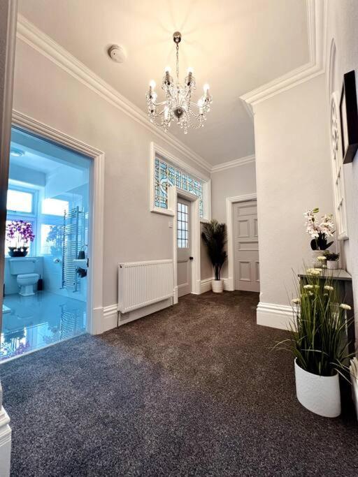The Retreat - Large Luxury Apartment, Two Mins From Beach 伯恩茅斯 外观 照片