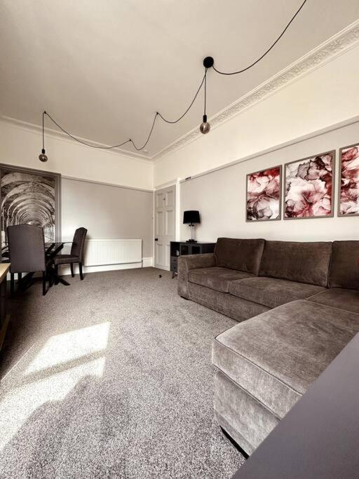 The Retreat - Large Luxury Apartment, Two Mins From Beach 伯恩茅斯 外观 照片