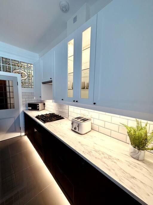 The Retreat - Large Luxury Apartment, Two Mins From Beach 伯恩茅斯 外观 照片