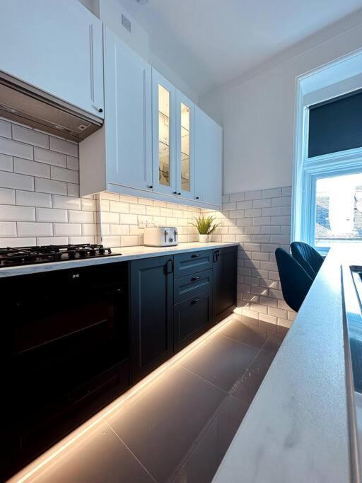 The Retreat - Large Luxury Apartment, Two Mins From Beach 伯恩茅斯 外观 照片